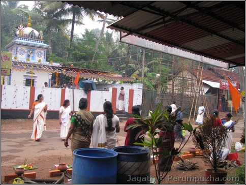 Perumpuzha Bhadrakali Madam Ponkala 2012