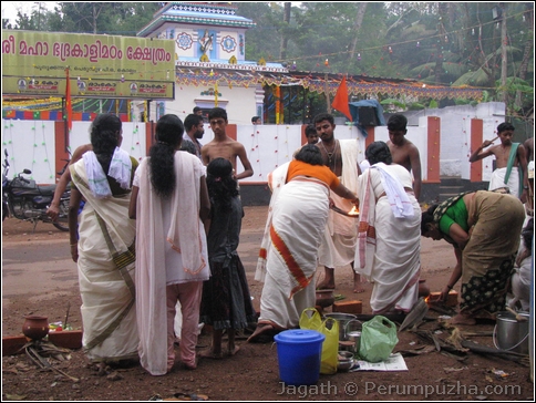 Perumpuzha Bhadrakali Madam Ponkala 2012